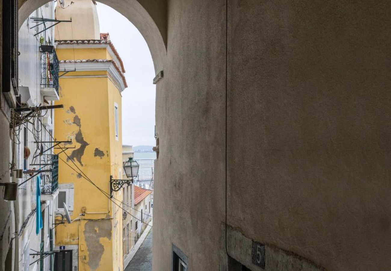 Studio in Lisbon - Alfama Stylish II by Hosty