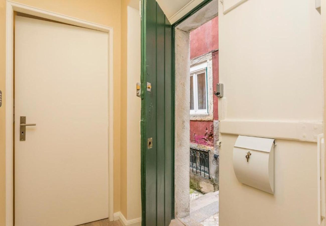 Studio in Lisbon - Alfama Stylish II by Hosty