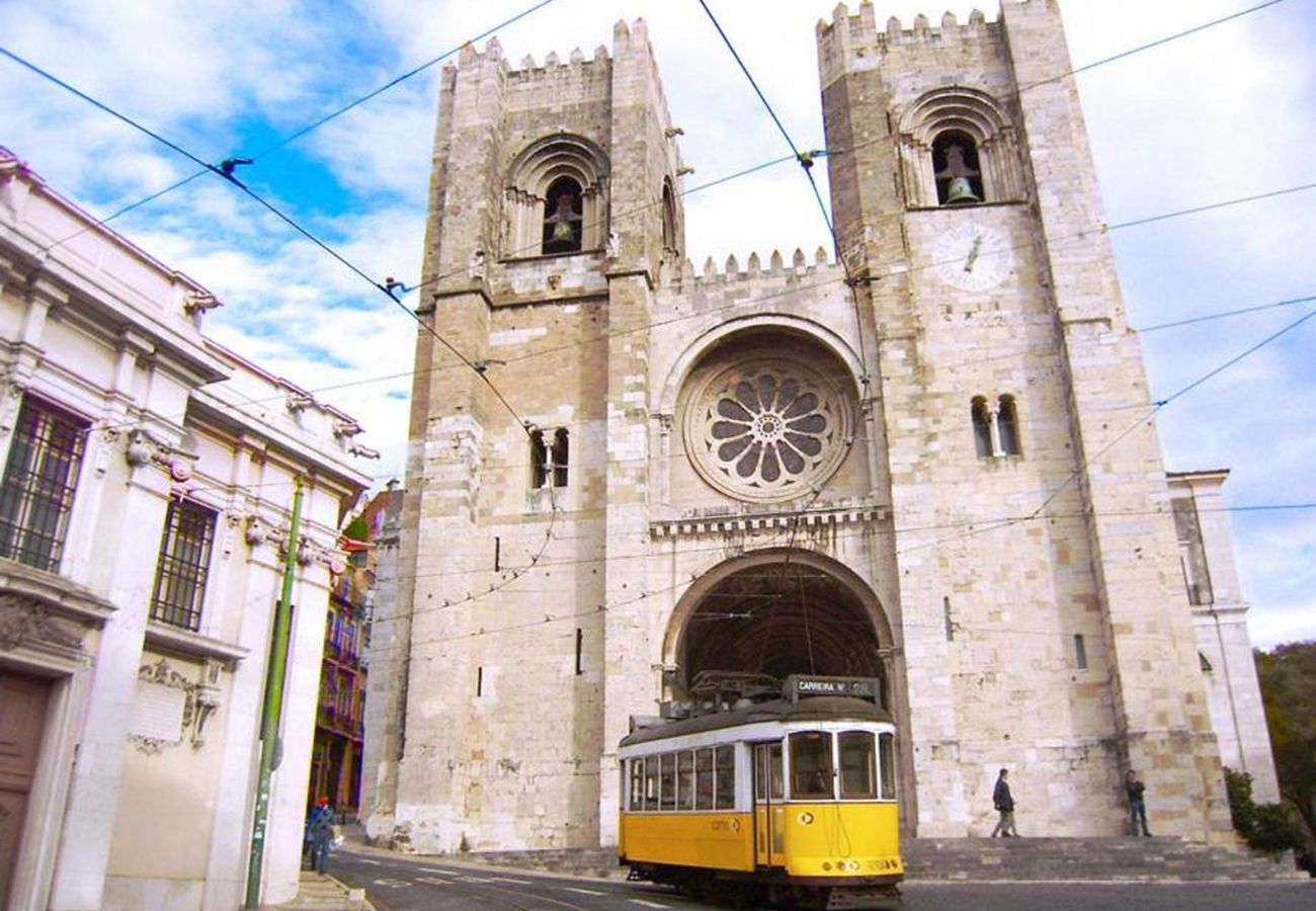 Studio in Lisbon - Alfama Stylish II by Hosty