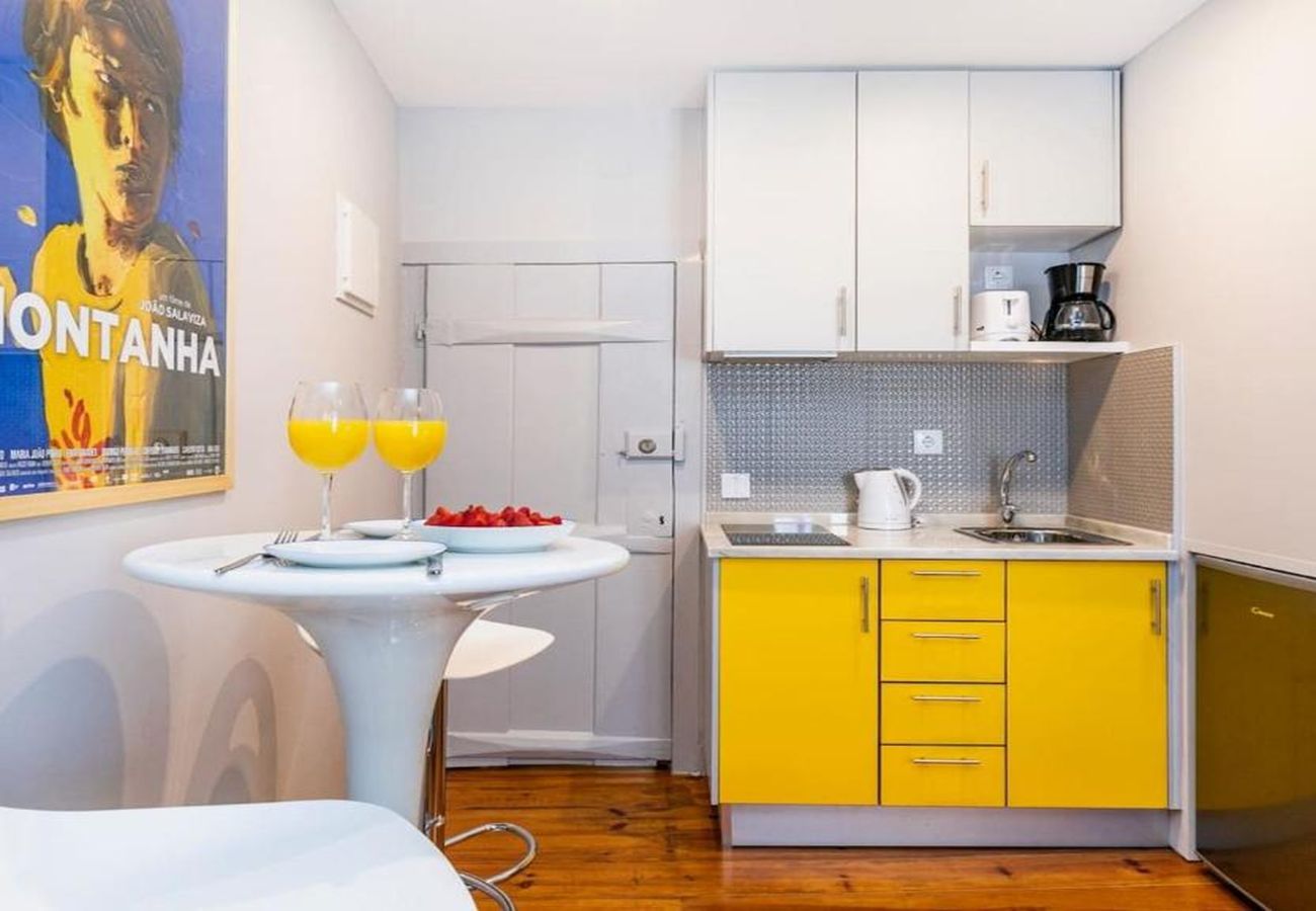 Studio in Lisbon - Bairro Alto Stylsih I by Hosty