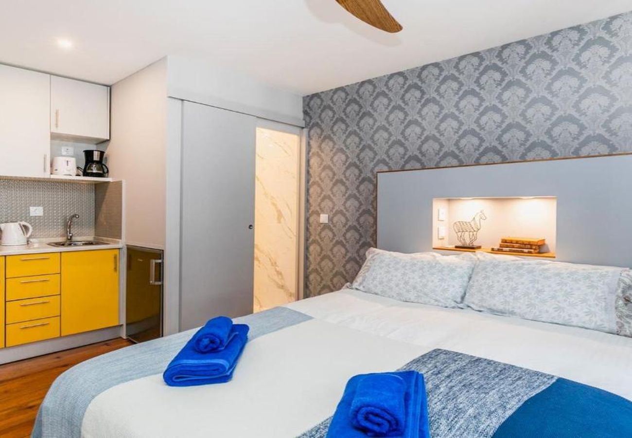Studio in Lisbon - Bairro Alto Stylsih I by Hosty