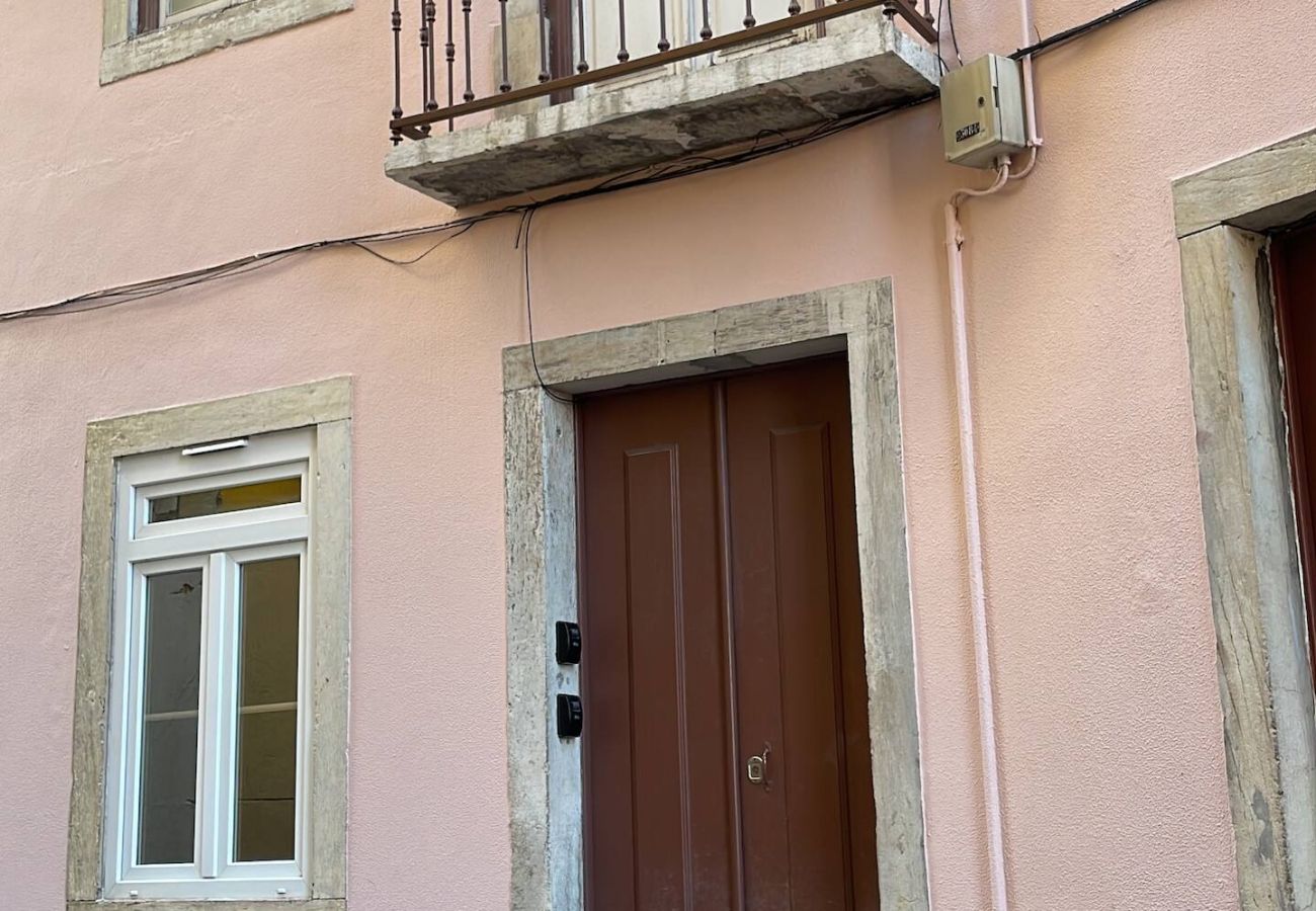 Studio in Lisbon - Typical Mouraria I by Hosty