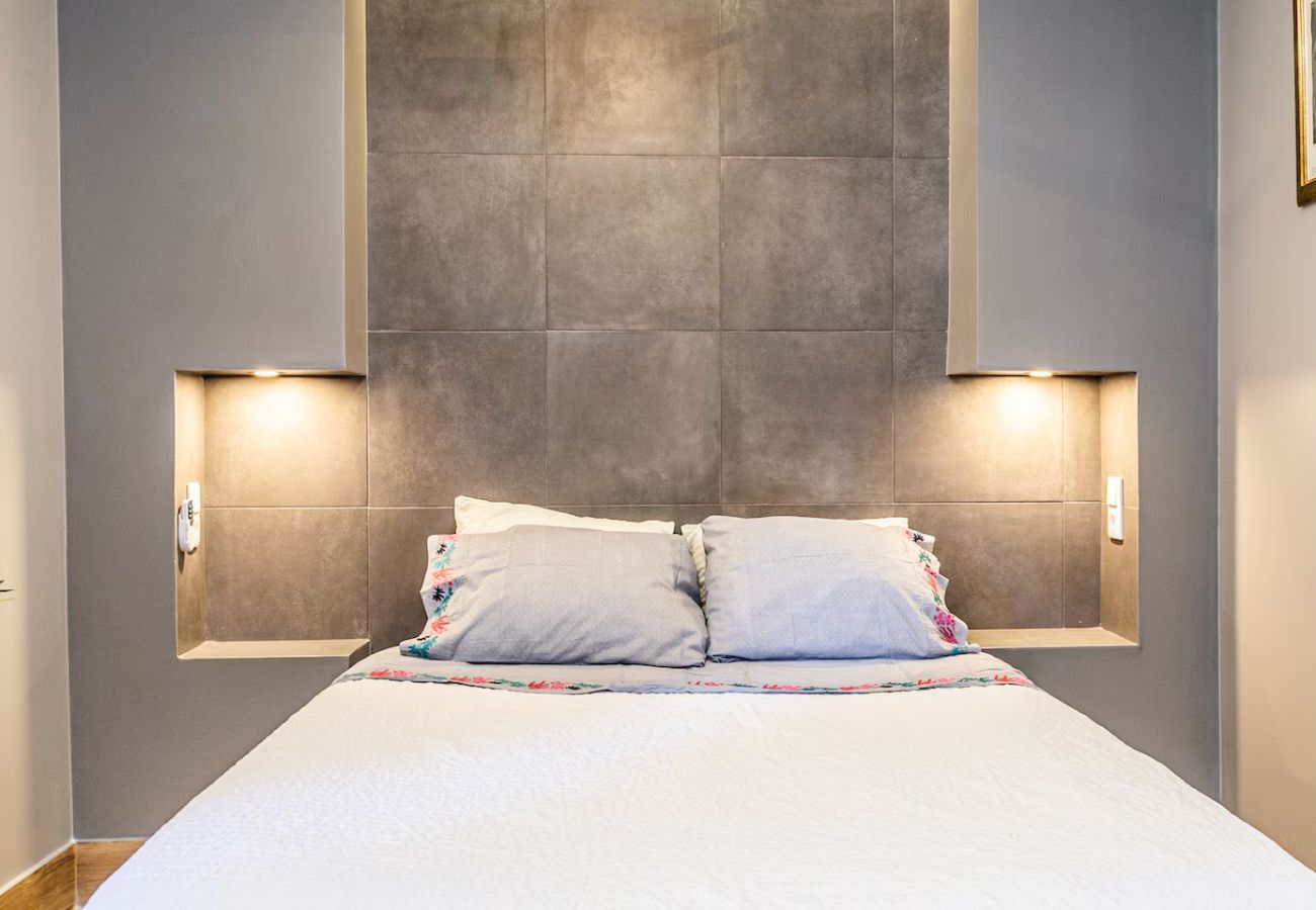 Studio in Lisbon - Typical Mouraria I by Hosty