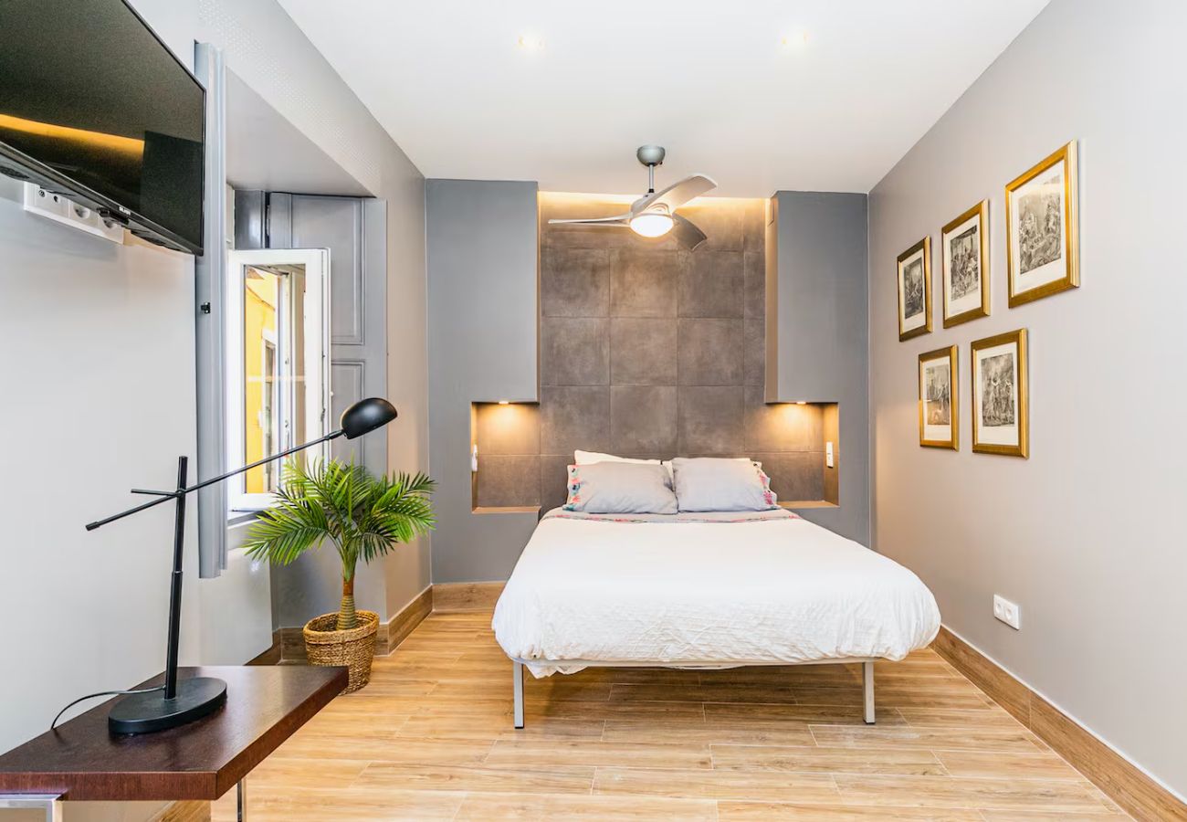 Studio in Lisbon - Typical Mouraria I by Hosty