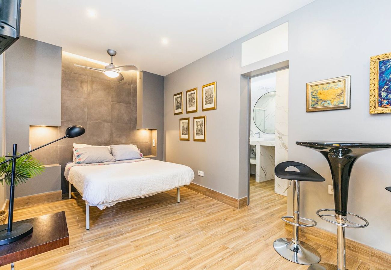 Studio in Lisbon - Typical Mouraria I by Hosty