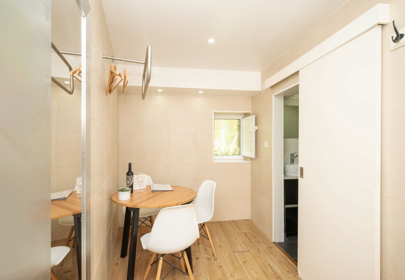 Studio in Lisbon - Cosy Mouraria by Hosty