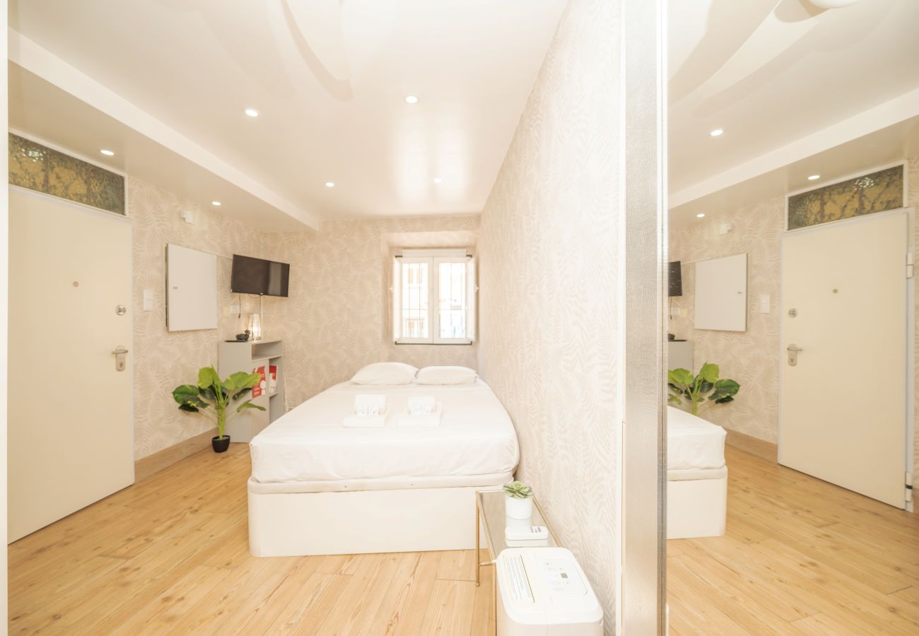 Studio in Lisbon - Cosy Mouraria by Hosty