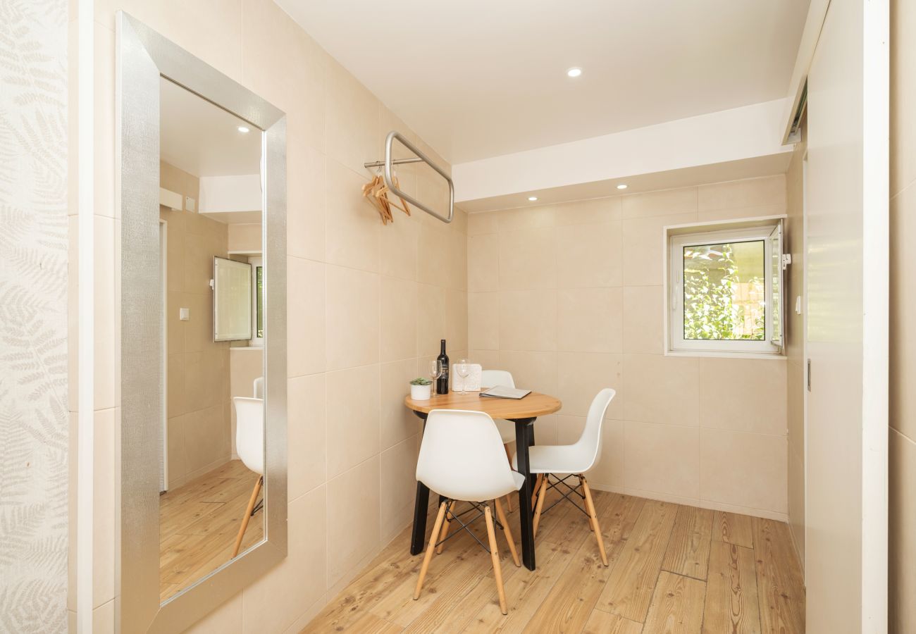 Studio in Lisbon - Cosy Mouraria by Hosty