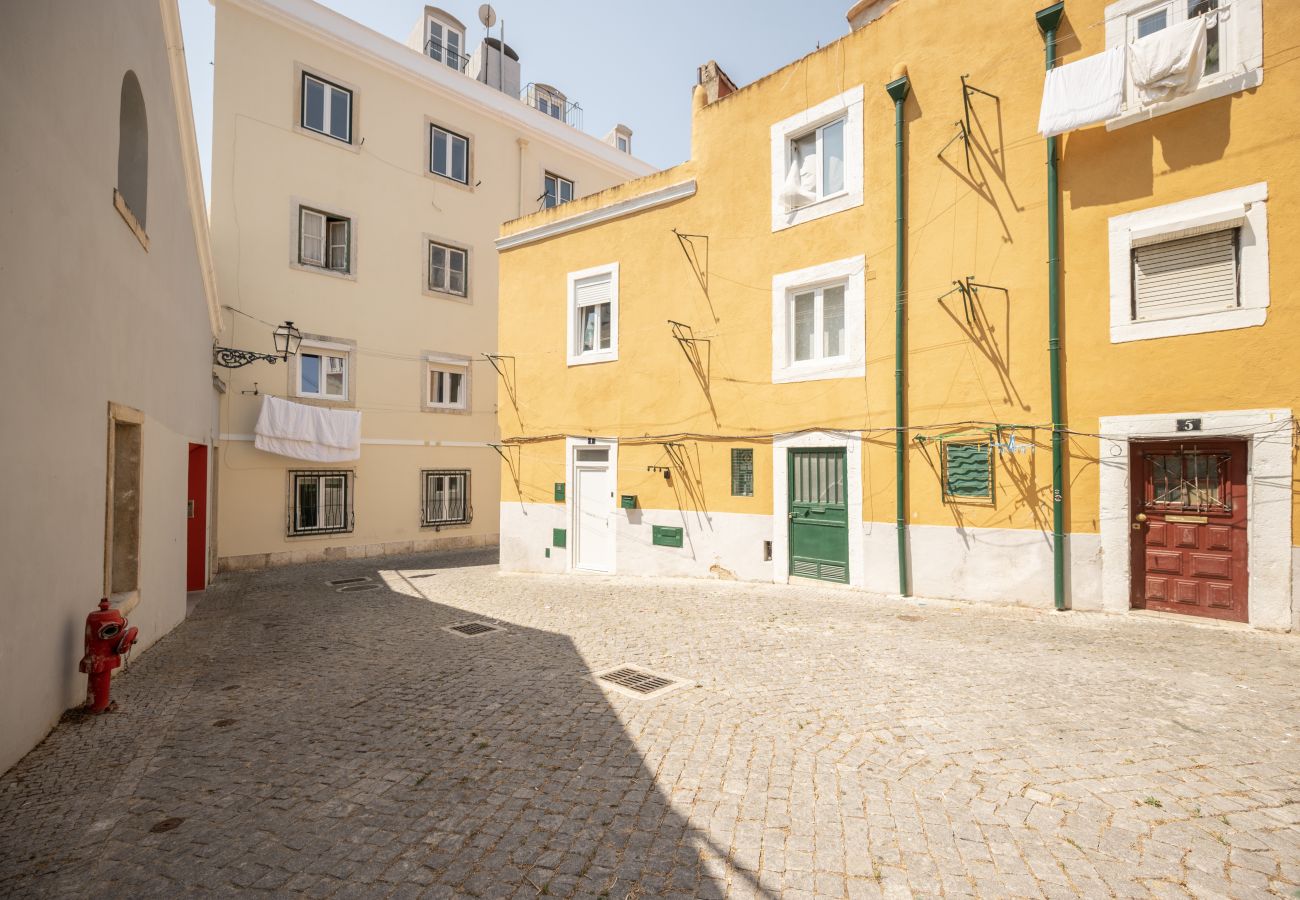 Studio in Lisbon - Cosy Mouraria by Hosty