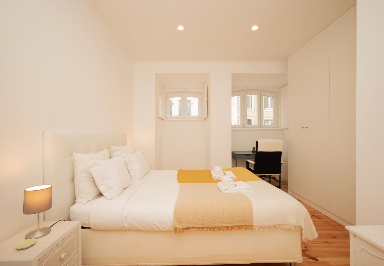 Apartment in Lisbon - Lapa Design by Hosty