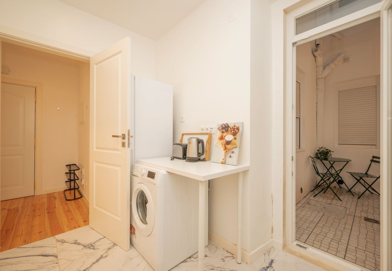 Apartment in Lisbon - Lapa Design by Hosty