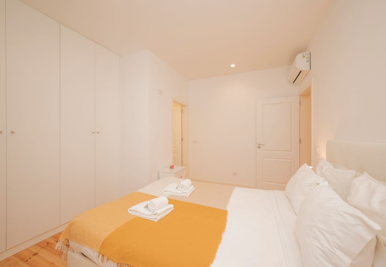 Apartment in Lisbon - Lapa Design by Hosty