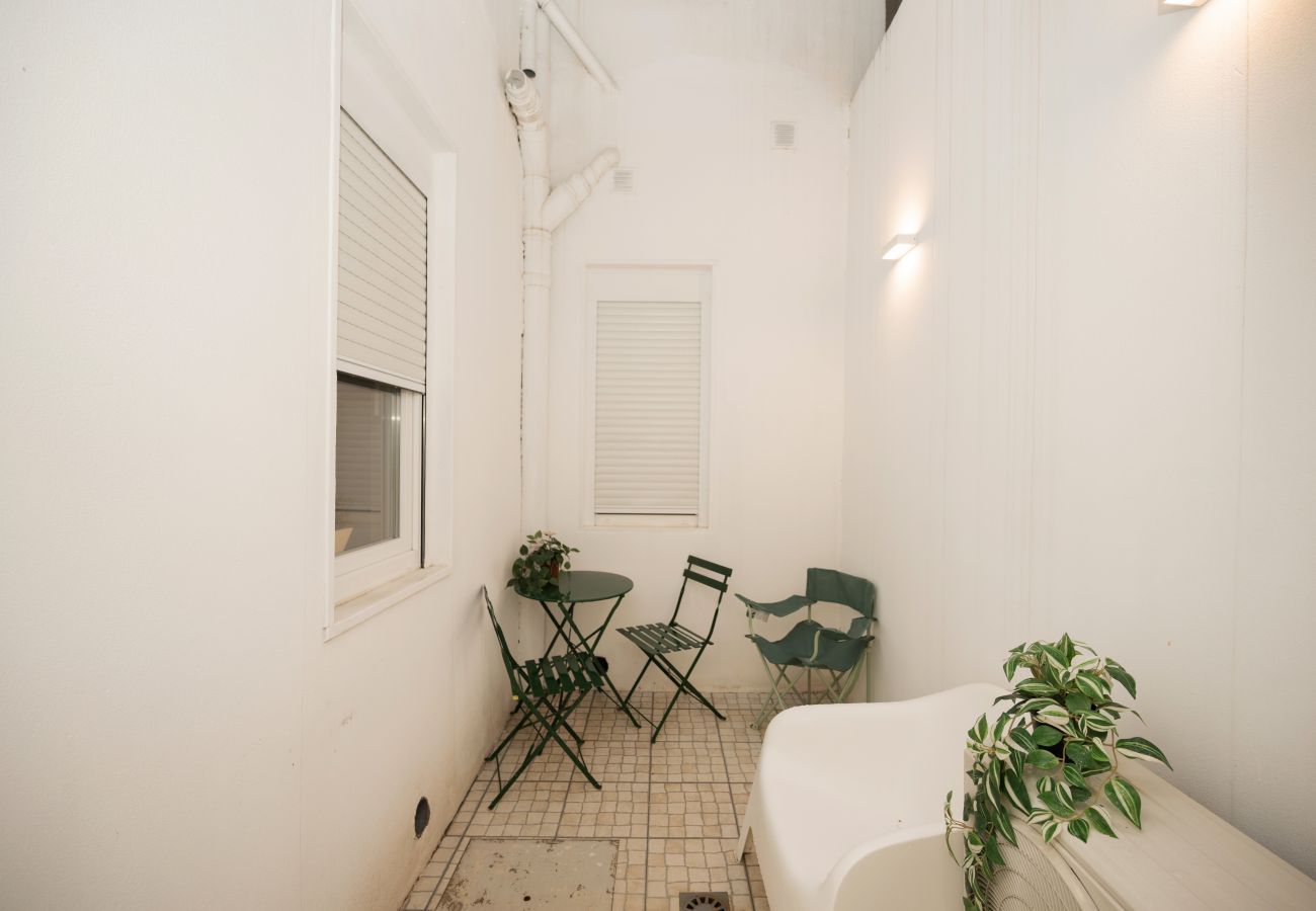 Apartment in Lisbon - Lapa Design by Hosty