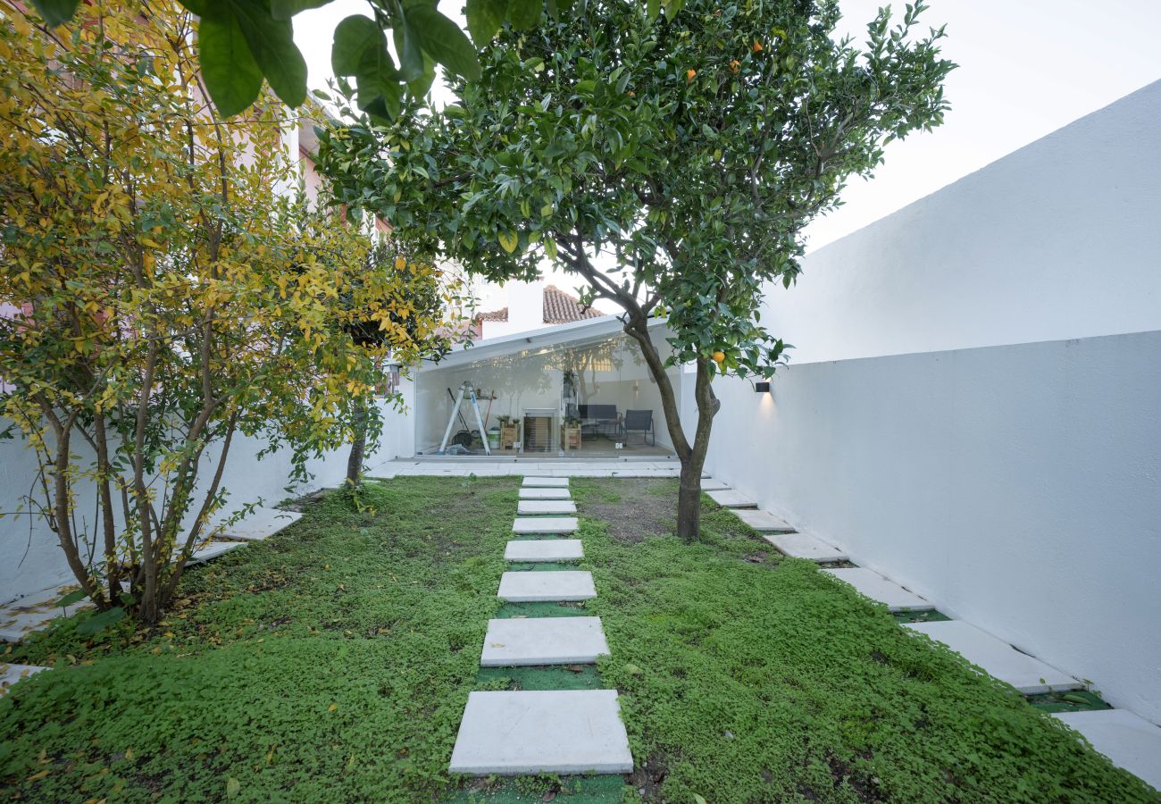 Apartment in Sacavém - City Garden House by Hosty