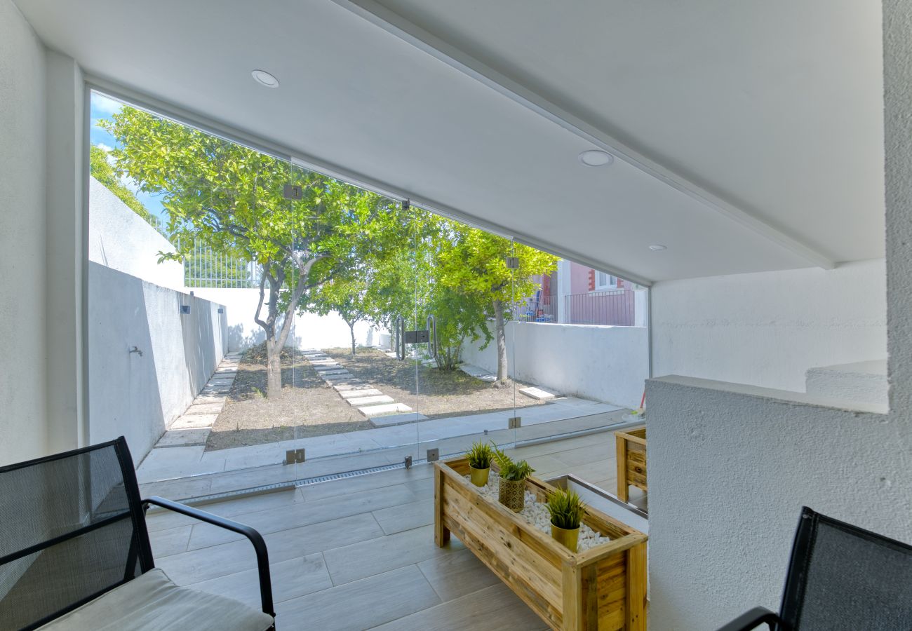 Apartment in Sacavém - City Garden House by Hosty