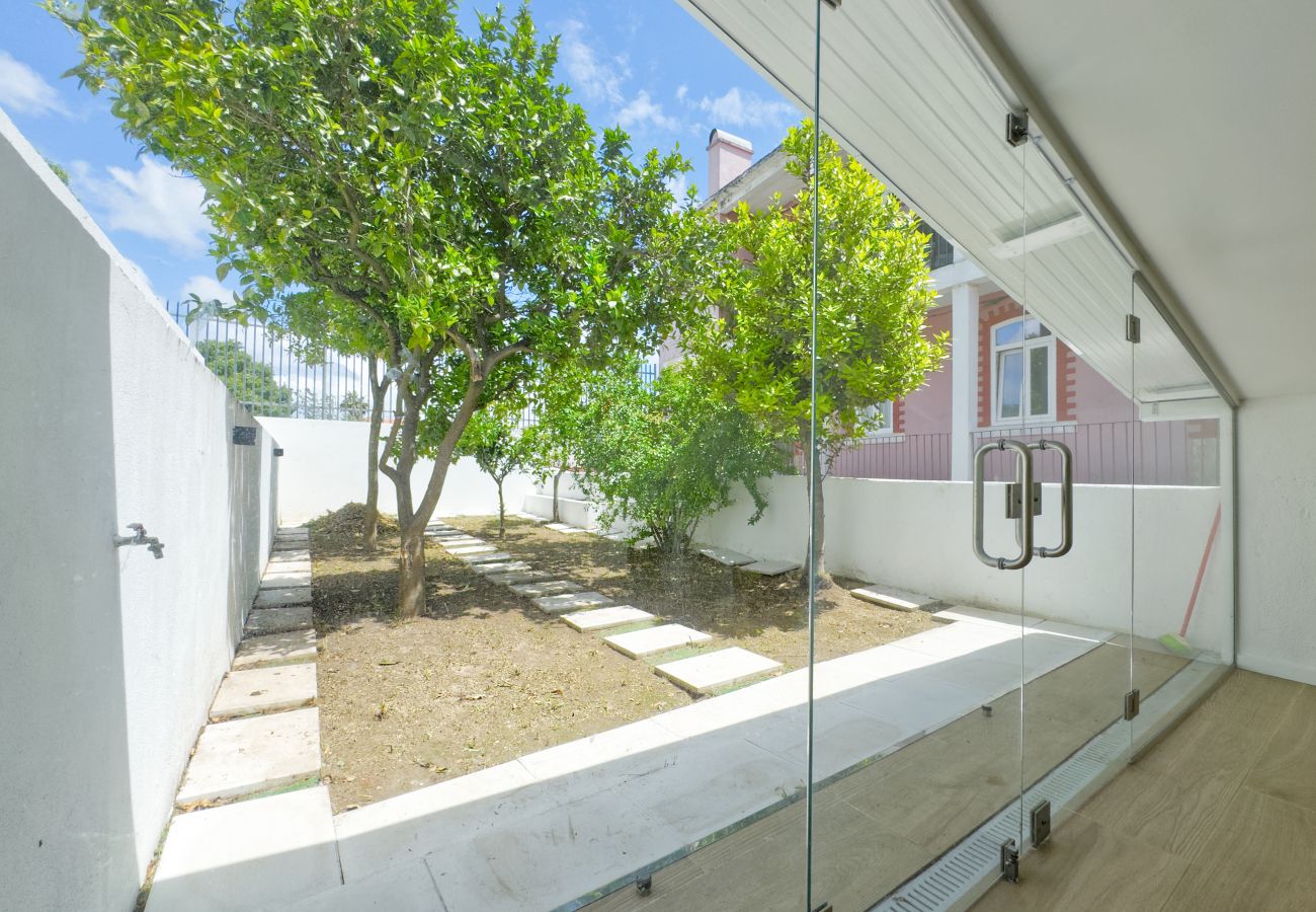 Apartment in Sacavém - City Garden House by Hosty