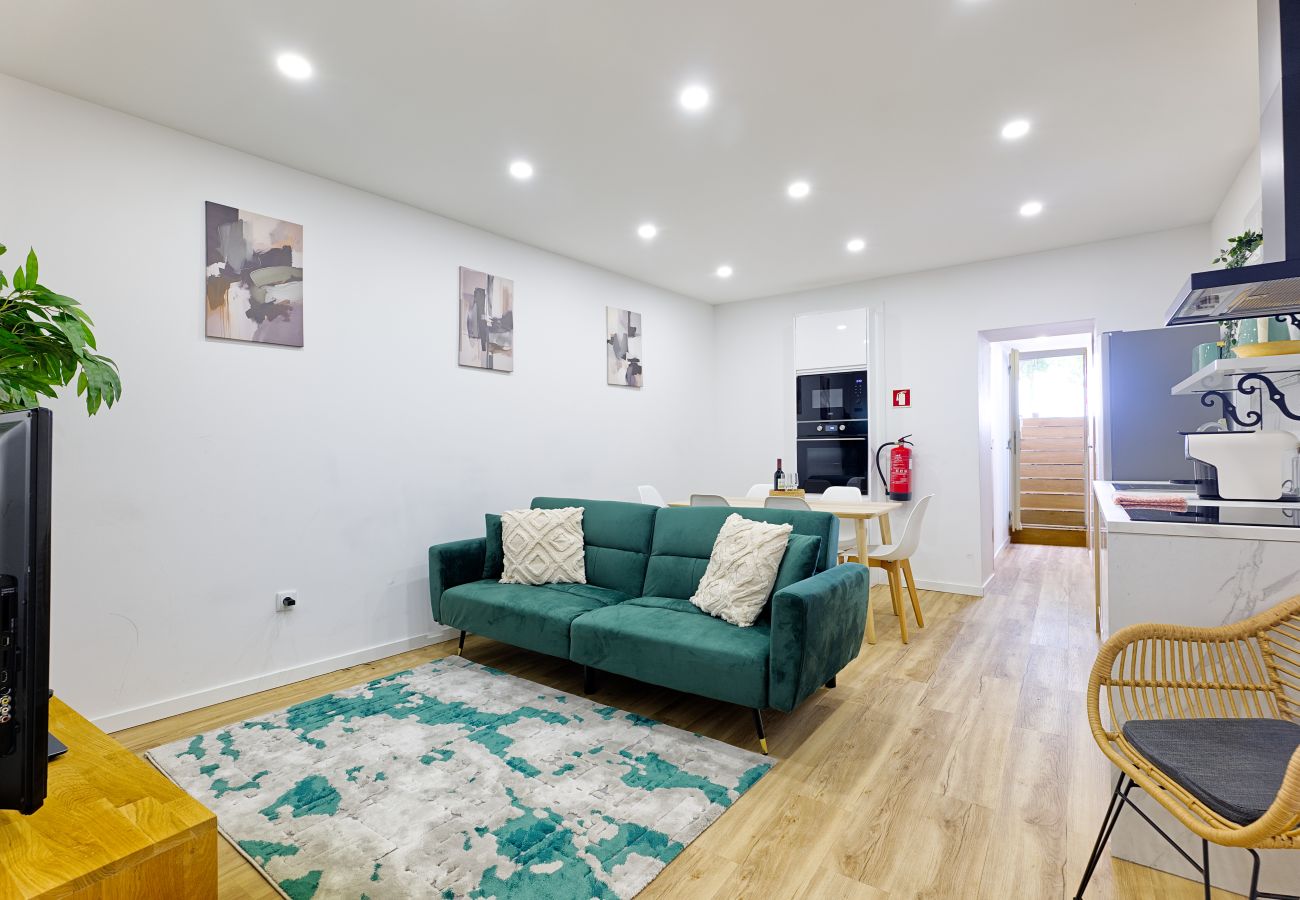 Apartment in Sacavém - City Garden House by Hosty