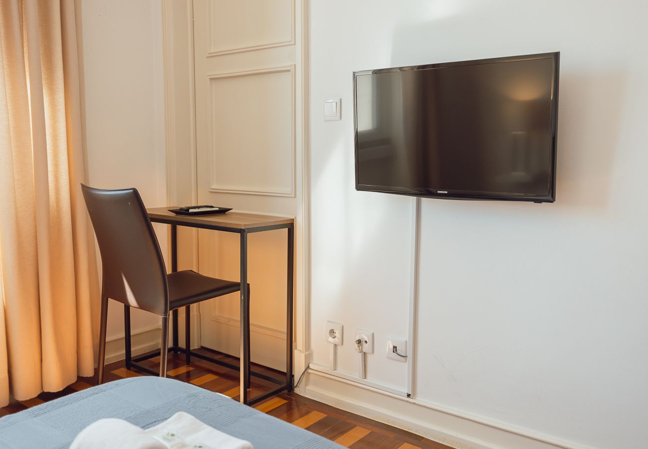 Rent by room in Lisbon - Gaspar House in Areeiro Room I by Hosty
