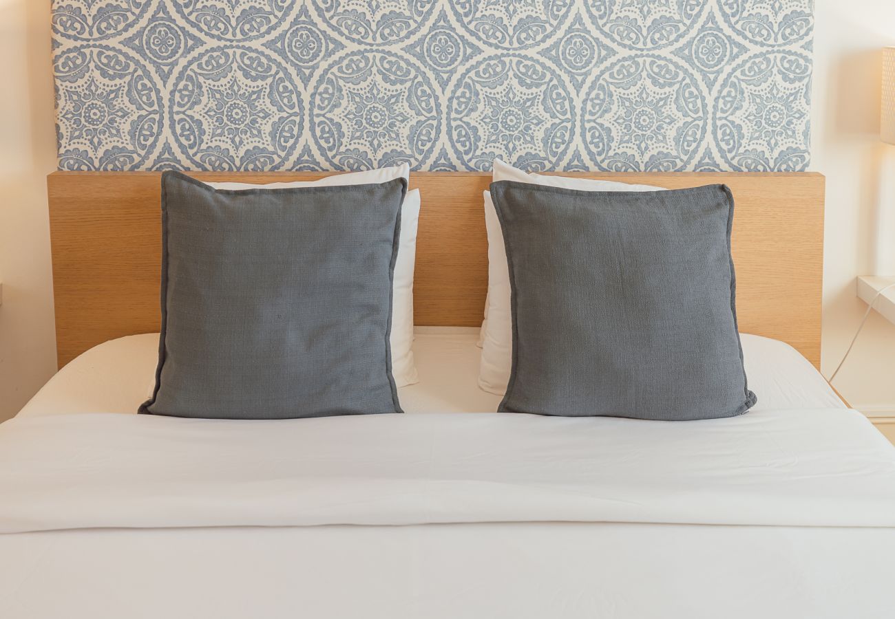 Rent by room in Lisbon - Gaspar House in Areeiro Room I by Hosty