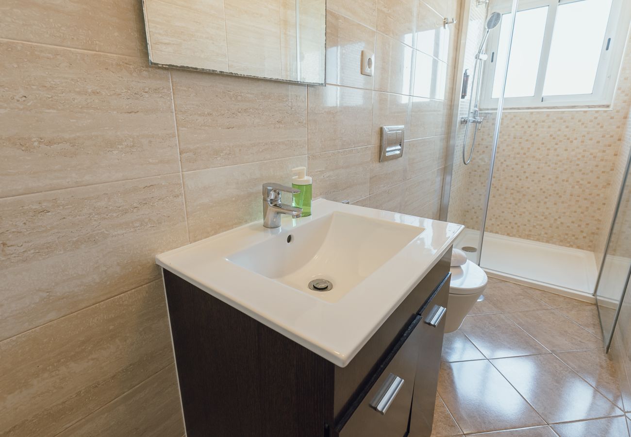 Rent by room in Lisbon - Gaspar House in Areeiro Room I by Hosty