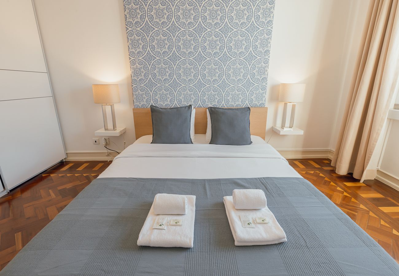 Rent by room in Lisbon - Gaspar House in Areeiro Room I by Hosty
