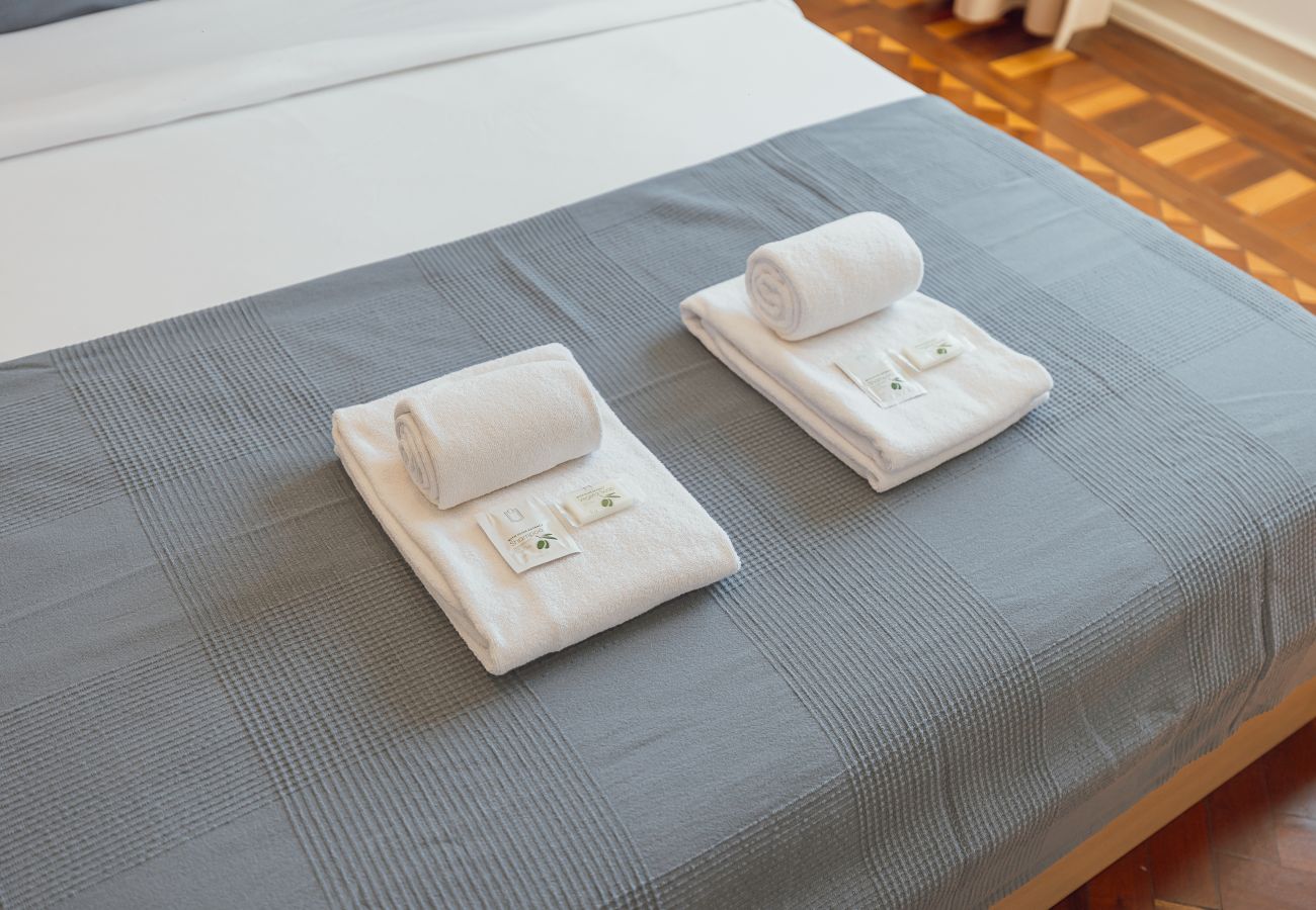 Rent by room in Lisbon - Gaspar House in Areeiro Room I by Hosty