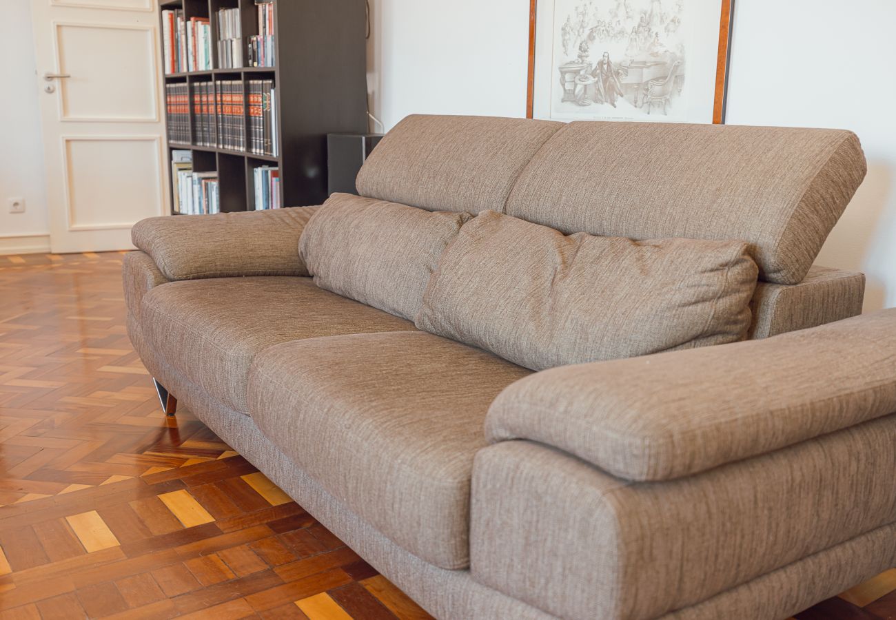 Rent by room in Lisbon - Gaspar House in Areeiro Room I by Hosty