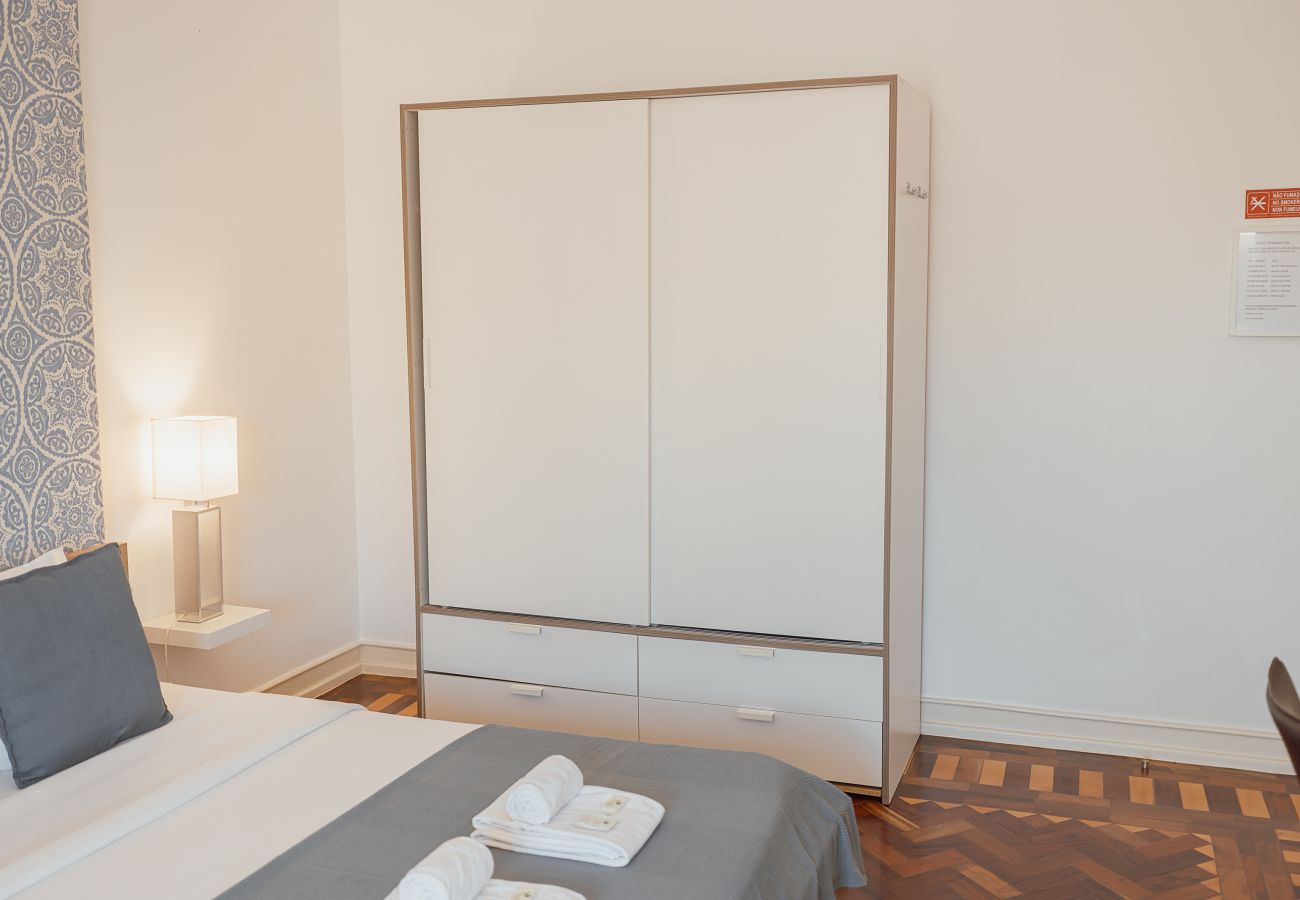 Rent by room in Lisbon - Gaspar House in Areeiro Room III by Hosty