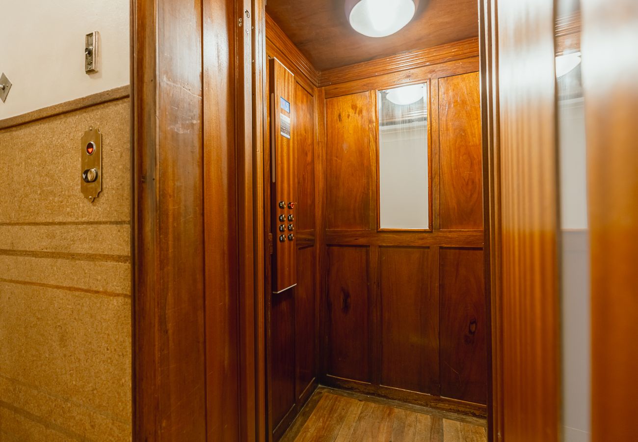 Rent by room in Lisbon - Gaspar House in Areeiro Room III by Hosty