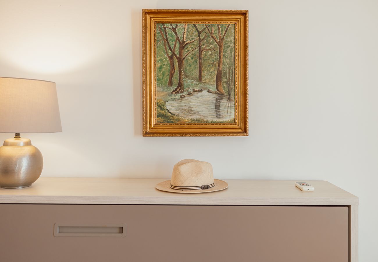 Rent by room in Lisbon - Gaspar House in Areeiro Room V by Hosty