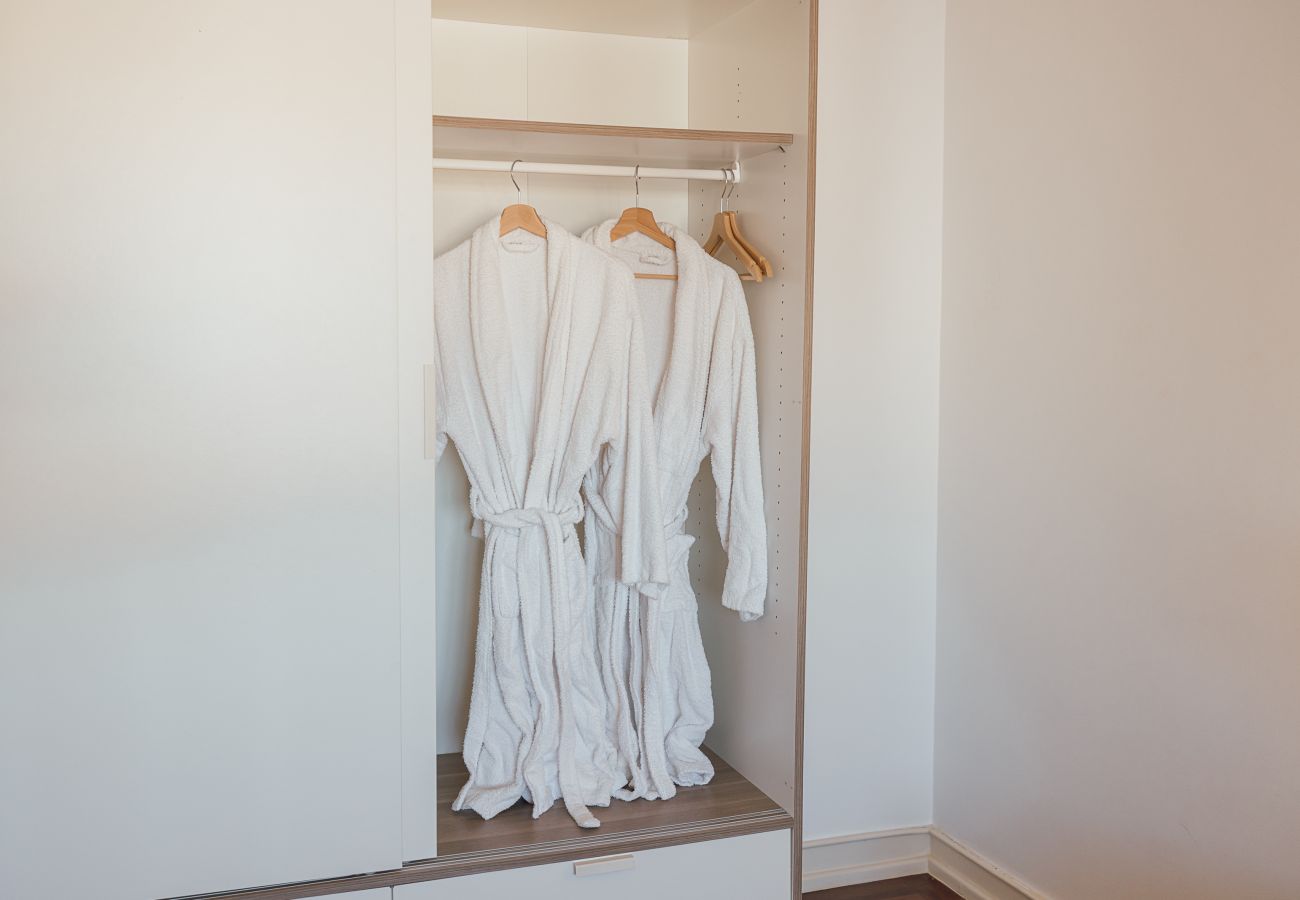 Rent by room in Lisbon - Gaspar House in Areeiro Room V by Hosty