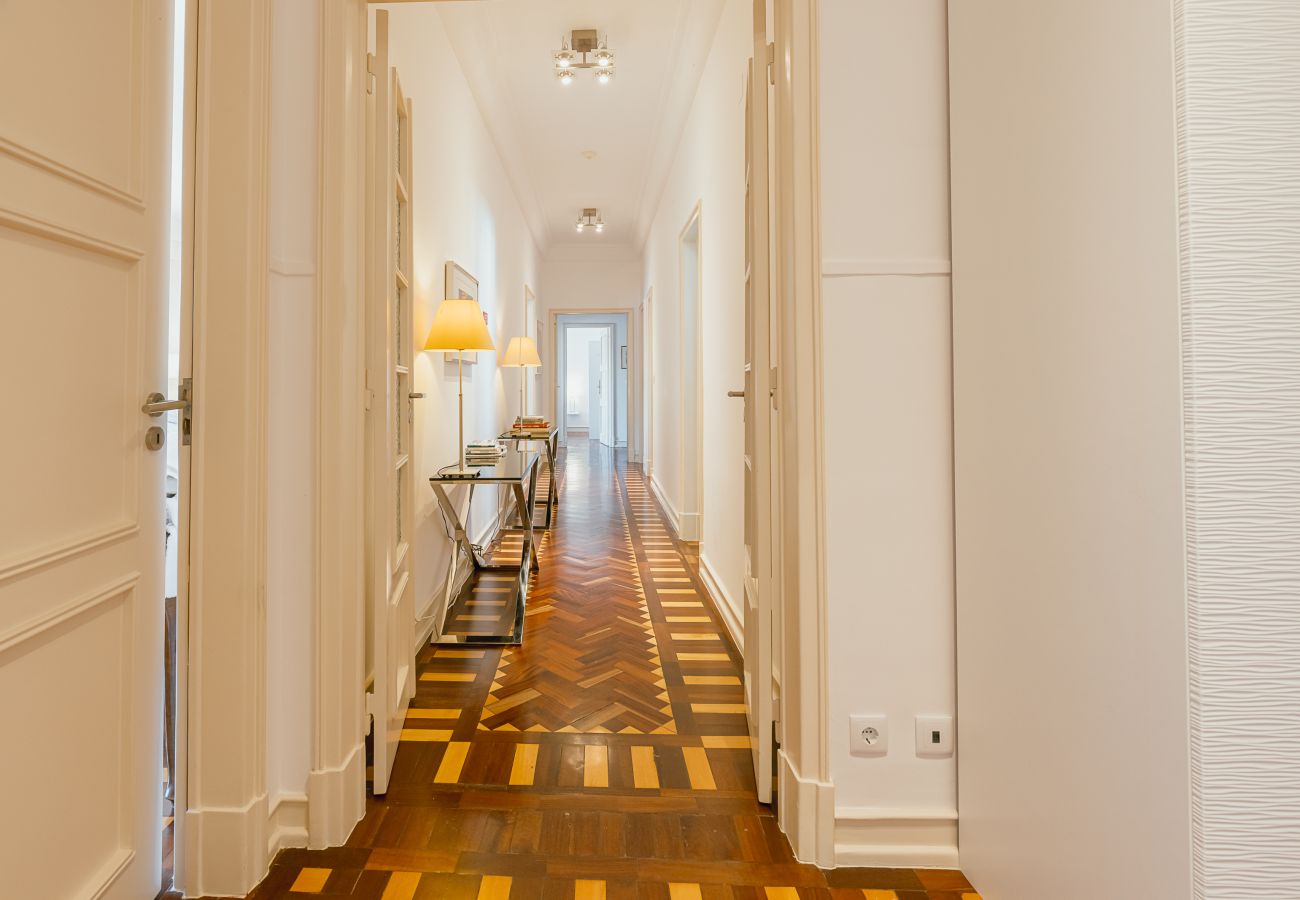 Rent by room in Lisbon - Gaspar House in Areeiro Room V by Hosty