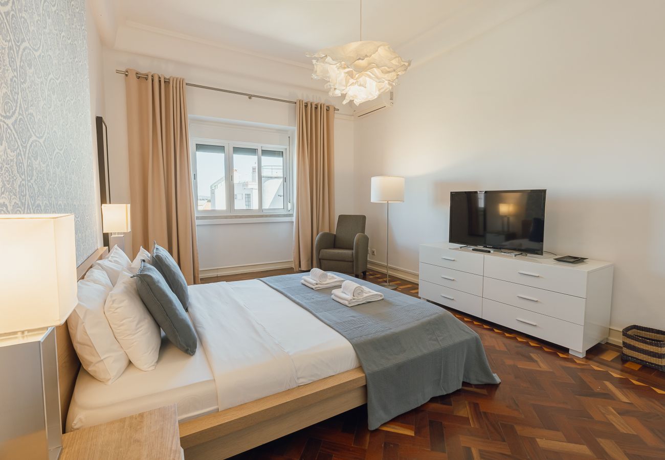 Rent by room in Lisbon - Gaspar House in Areeiro Room V by Hosty