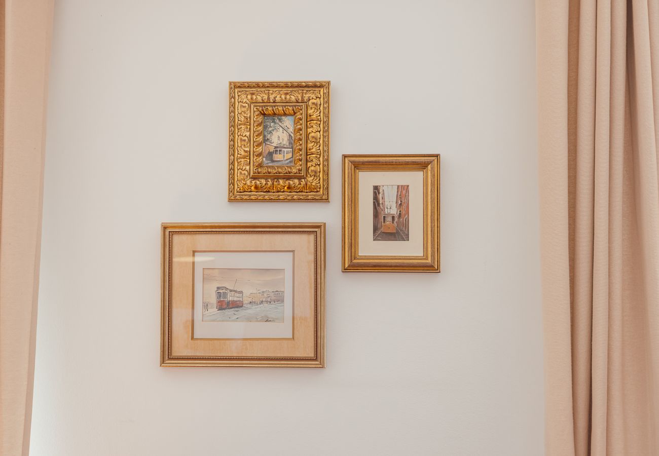 Rent by room in Lisbon - Gaspar House in Areeiro Room V by Hosty