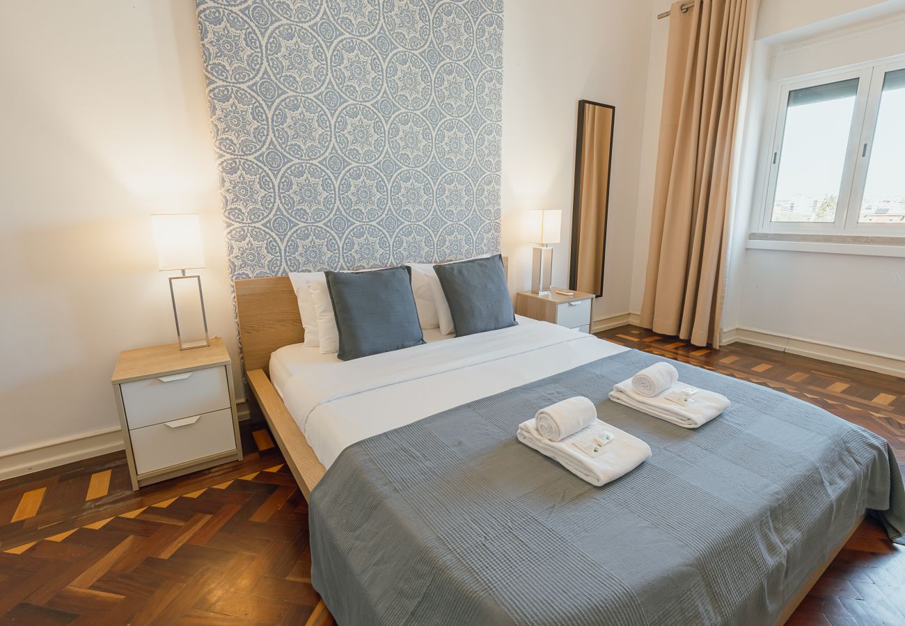 Rent by room in Lisbon - Gaspar House in Areeiro Room V by Hosty