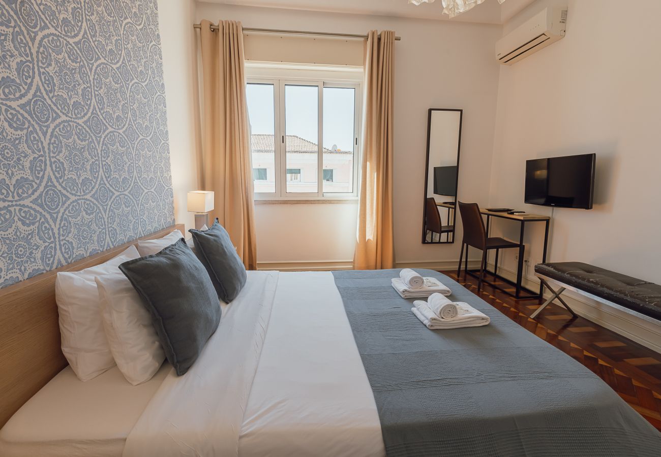 Rent by room in Lisbon - Gaspar House in Areeiro Room II by Hosty